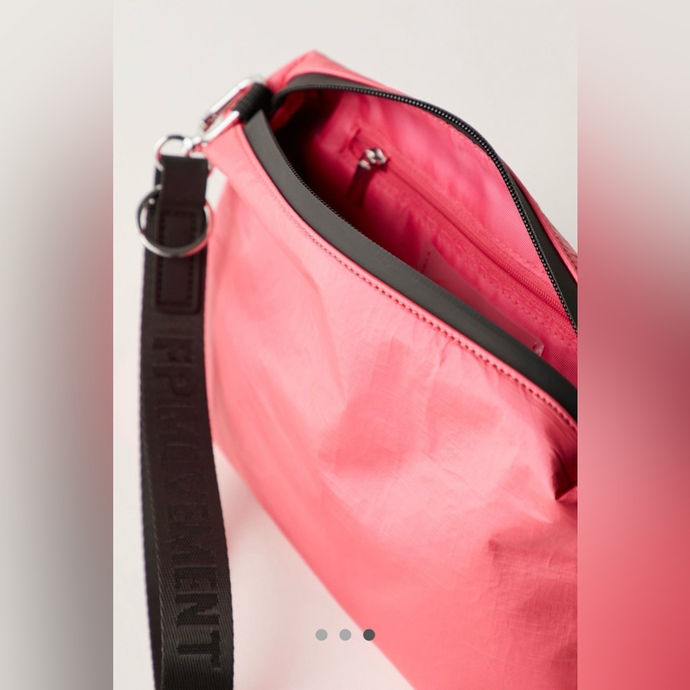 NWT FREE PEOPLE MOVEMENT Total Access Pouch In Hibiscus MSRP $40 - Picture 3 of 6